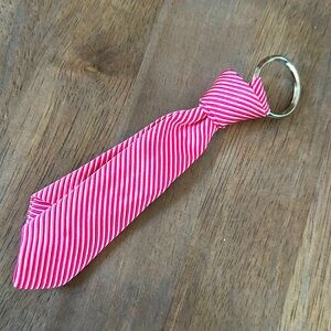 BROOKS BROTHERS PINK SEERSUCKER STYLE NECKTIE KEYCHAIN